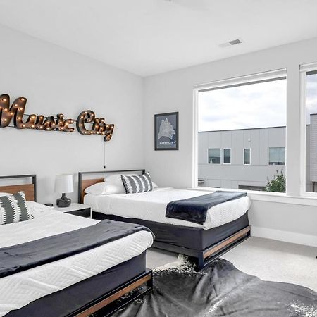 Big New And Modern With Skyline View Mural And Ping Pong Nashville Luaran gambar