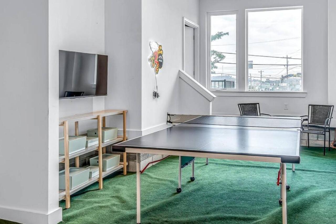Big New And Modern With Skyline View Mural And Ping Pong Nashville Luaran gambar