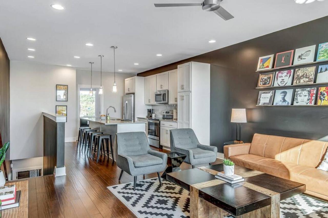 Big New And Modern With Skyline View Mural And Ping Pong Nashville Luaran gambar