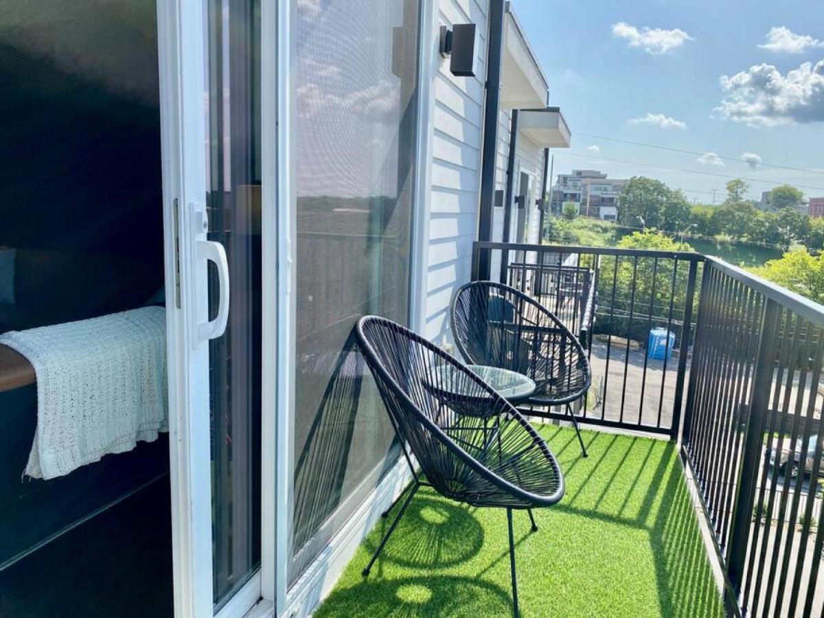 Big New And Modern With Skyline View Mural And Ping Pong Nashville Luaran gambar