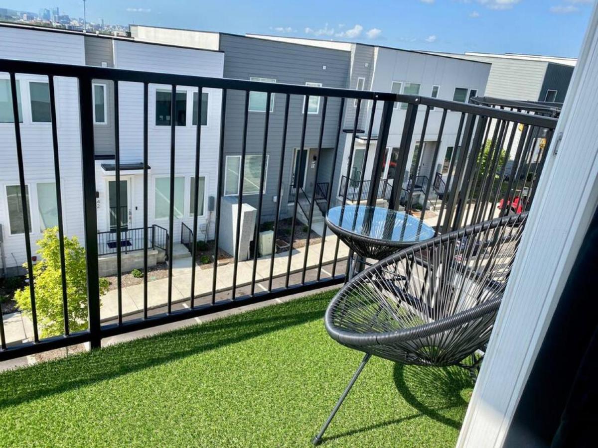 Big New And Modern With Skyline View Mural And Ping Pong Nashville Luaran gambar