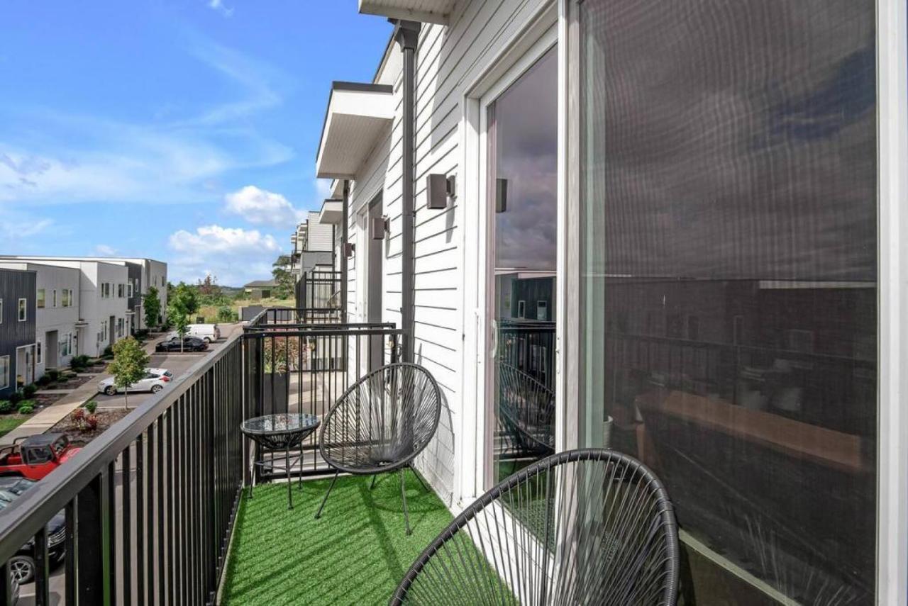 Big New And Modern With Skyline View Mural And Ping Pong Nashville Luaran gambar