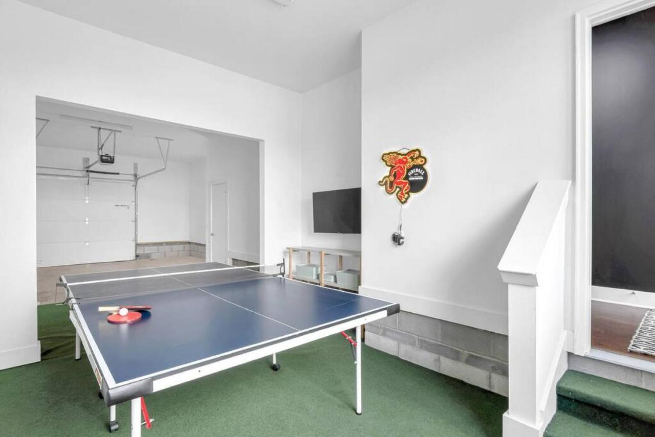 Big New And Modern With Skyline View Mural And Ping Pong Nashville Luaran gambar