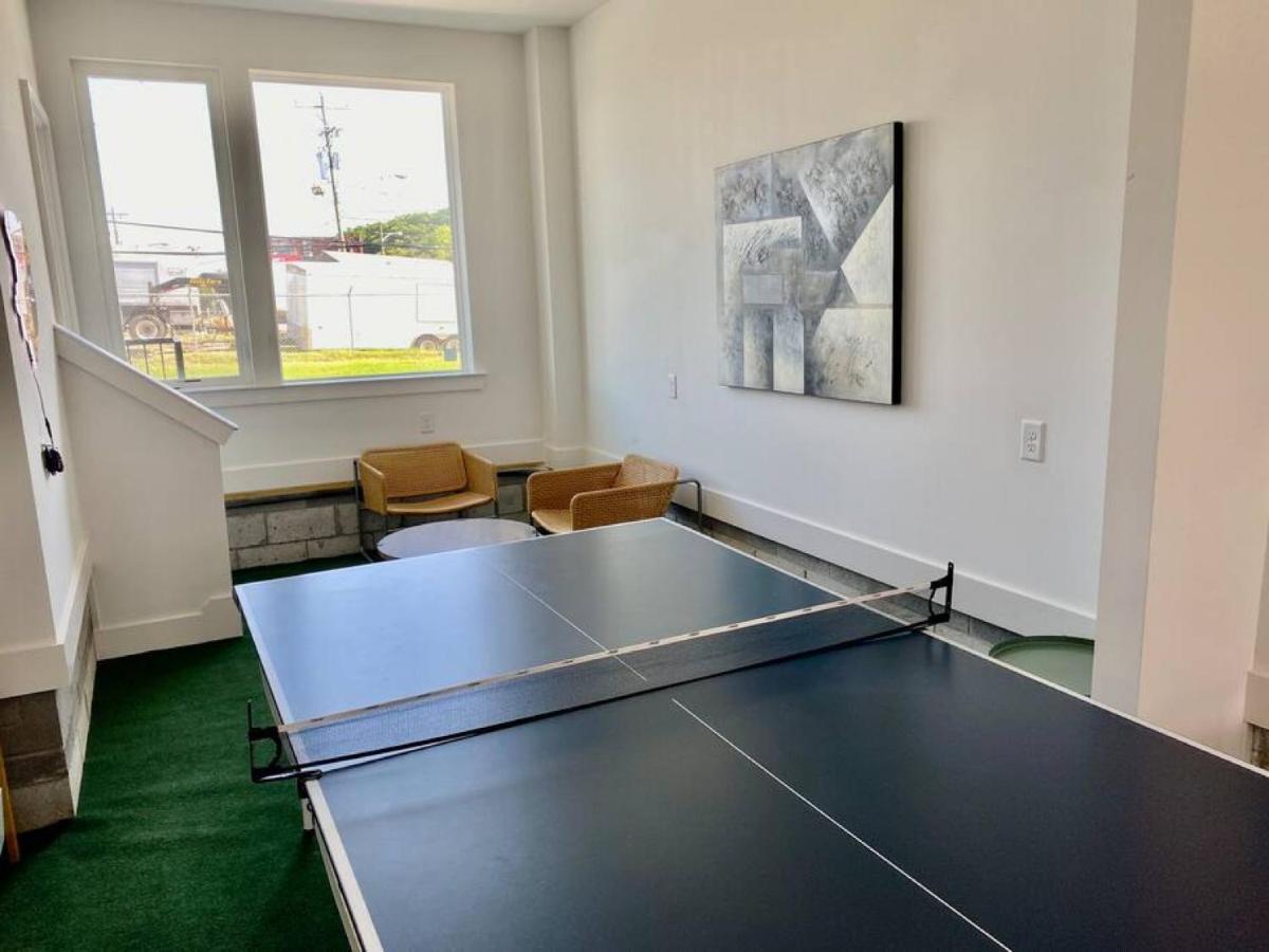 Big New And Modern With Skyline View Mural And Ping Pong Nashville Luaran gambar