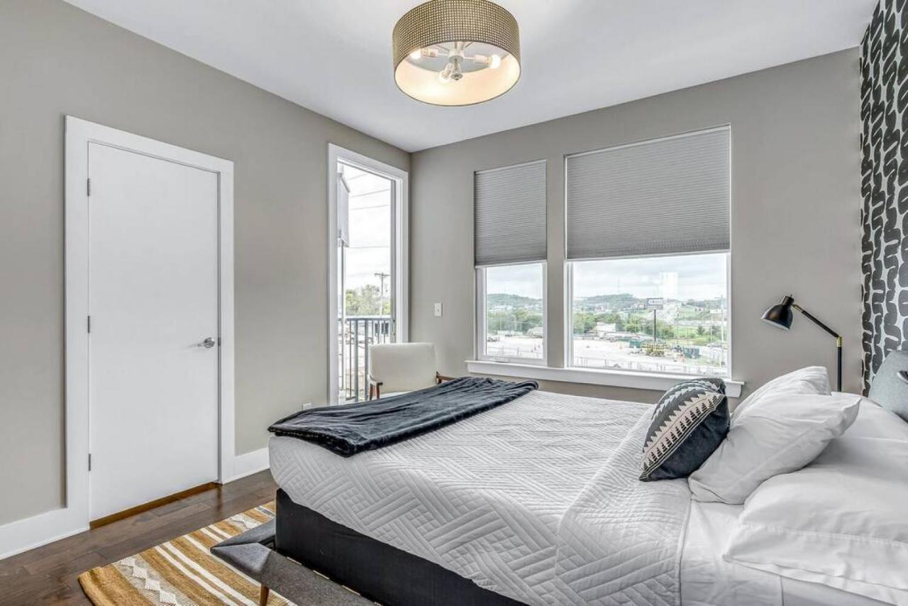 Big New And Modern With Skyline View Mural And Ping Pong Nashville Luaran gambar