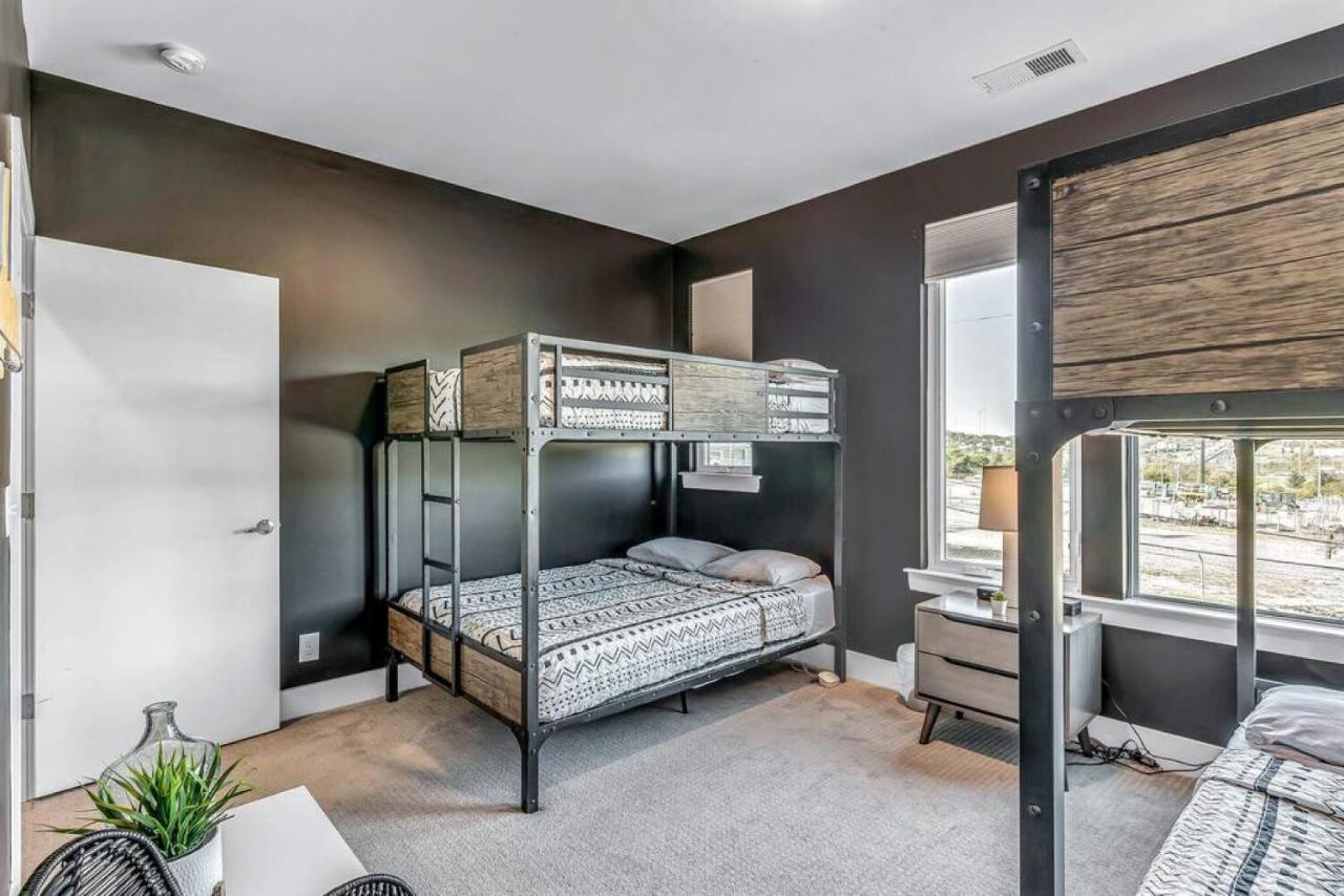 Big New And Modern With Skyline View Mural And Ping Pong Nashville Luaran gambar
